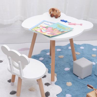 China Set of high-qualitysolid modern wooden children's table and chair set furniture for sale