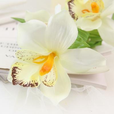 China Flower wall decoration single branch with leaf daffodil flower for artificial flower bouquet on flower wall decoration for sale