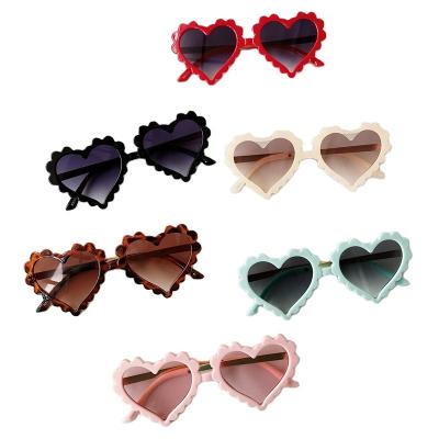 China Fashion sunglasses 2022 hot sale kids lovely heart shape sunglasses baby lenses for boys girls students kids sunglasses shade 6 colors for sale