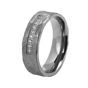 China 7mm Hammered Prong Custom Damascus Steel Ring Men Women Wedding Band Jewelry for sale