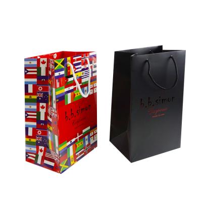 China New Design Recyclable Paper Bags With Your Own Logo Packing Gift Bags For Clothing Industry for sale