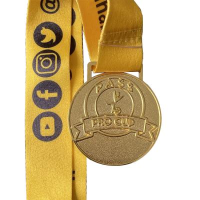 China Promotional Europe gold medal CUP sports games soccer medals PRO can be customized game soccer medals for sale