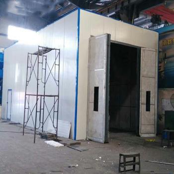 China Industrial indoor air sand blasting cleaning booth / shot blasting room for auto spare parts / sandblasting home for sale