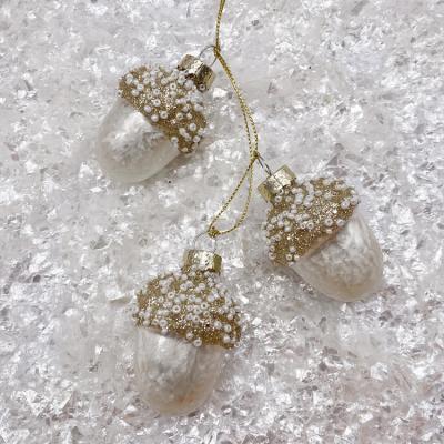 China Holiday Decorations Wholesale Handblown White And Gold Hanging Glass Pinecone Shaped Ornaments For Christmas for sale