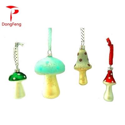 China 2019 Wholesale Glass Easter Decoration Hand Painted Glass Mushrooms for sale