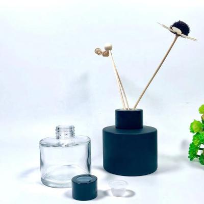 China Classic Stocked 100ml 120ml 200ml Matte Black White Round Reed Diffuser Glass Bottle for sale