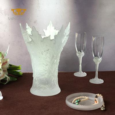 China SAINT-VIEW India Luxury Crystal Ornament Maple Leaf Vase Modern Clear Custom for sale