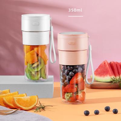 China Mini Portable USB Juicer Juicer Cup Household Viable Multifunctional Filling Fruit Machine for sale