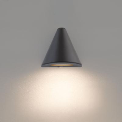 China Modern Hot Sell LED Wall Light Triangle 12V Driver Needed All Orientations Customized IP66 Low Power Wall Light for sale