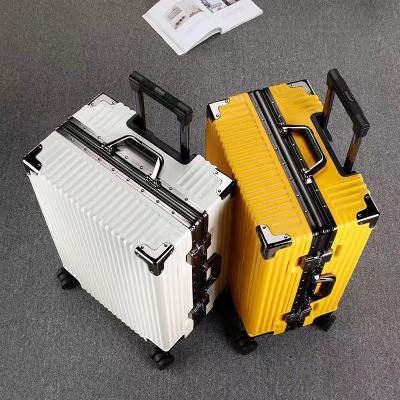 China Silent Pull Rod Carry Large Outdoor Capacity Large Bags Hand Wheels Suitcase for sale