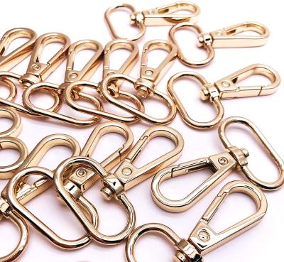 China Fashion 25*48mm high quality eco-friendly zinc alloy swivel hook carabiner hook dog tail snap hooks for sale