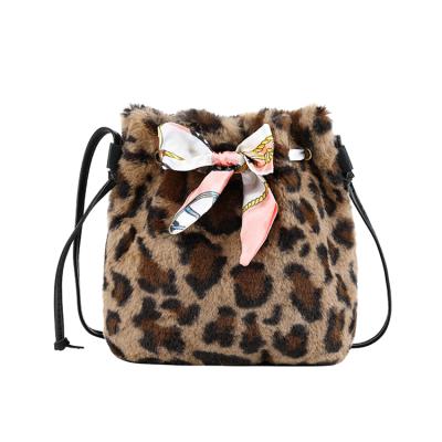 China New Fashion Women Daily Lifestyle Rabbit Hair Towel Bucket Bag Leopard Silk Print 7 Color Travel Messenger Bags Single Purse A0044 for sale