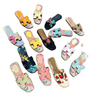 China Fashion trend ladies outdoor high-grade sheepskin flat slippers summer leisure travel flat slippers for sale