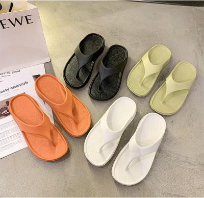 China Fashion Trend Summer Outdoor Non-slip Quick-drying Couples EVA Material Flip Flops Slippers for sale