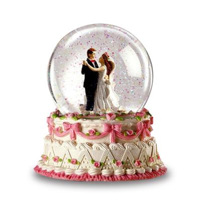 China Romantic Europe Resin 100mm Snowflake Wedding Souvenirs Gifts Favors Couple Snow Dancing Globe for sale