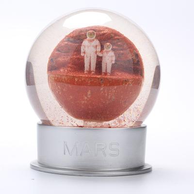 China Europe Customized Personalized Resin Home Decor Gift Mars Astronaut Snow Globe for sale