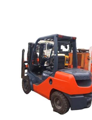 China Construction worksÂ   Toyota 62-8FDN30 used forklift with side clutch 3 ton for sale