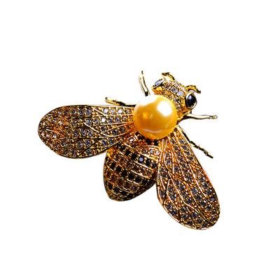 China Fabric Decoration Cute Animal Rhinestone Bee Brooch For Women Safety Pins Cartoon Jewelry Wholesale And Custom Made for sale