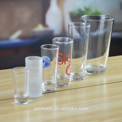 China Hohe weiße kundengebundene Glasfarbe Logo Tequila Shot Glass, Crystal Shot Glasses zu verkaufen