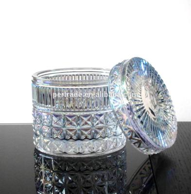 China Los diamantes grabados en relieve modelan los tarros de cristal del almacenamiento con para la vela en venta