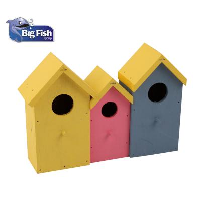 China Sustainable Outdoor Colorful Decorative Wooden Chickadee Bird House For Sale for sale