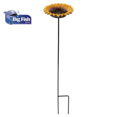 China Novelty Sustainable Sunflower Shaped Decorative Garden Metal Bird Feeder for sale