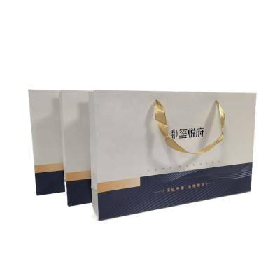 China paper & Group Customized White Cardboard Card Paper Bag Paper Bag Gift Bag Shopping Printing Service With LOGO for sale