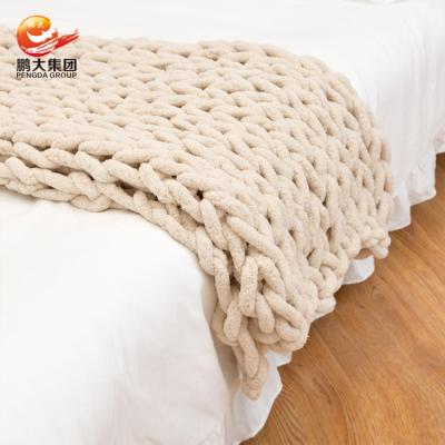 China Chunky Knit Luxury Throw Blanket Anti-Static Customized Size Large Cable Knitted Soft Polyester Chenille Baby Blanket for sale