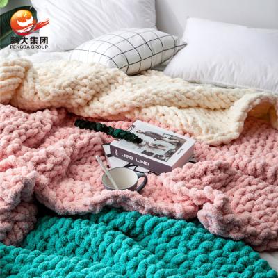 China Chunky Knit Luxury Cable Knitted Premium Soft Comfortable Chenille Anti-Static Polyester Bulky Blankets for sale