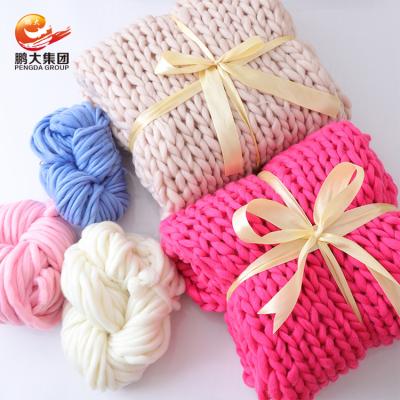 China Queen Size Anti-Static Giant Knit Fat Hand Knit 100%Polyester Brush Yarn Dyed Blanket for sale