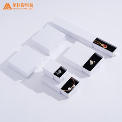 China Jewelry ; Collars; wristbands; earings ; Custom Rings Paper Bracelet Bangle Packaging Box for sale