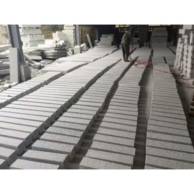 China Traditional High Quality Flamed Granite Edge Stone Size Limiting For Road for sale