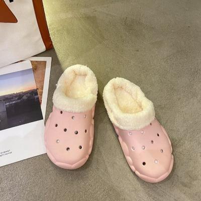 China Fashion Trend Non-slip Home Platform Rubber Garden Shoes Women's Plush Bedroom Slippers Faux Fur Lined Clogs for sale