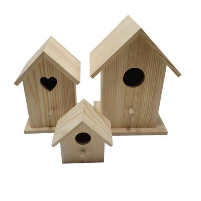 China Custom Handmade Wooden Bird Cage Sustainable Pine Garden Bird Cage for sale