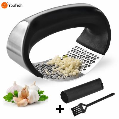 China Stainless Steel Garlic Press Household Garlic Tamper Kitchen Manual Stocked Ring Garlic Puree Ginger Grinder for sale