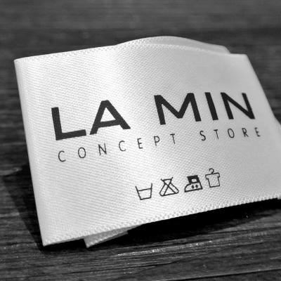 Cina Factory Direct Washable Printed Brand Logo Clothing Labels Woven Label Logo Clothing Black Satin Custom in vendita