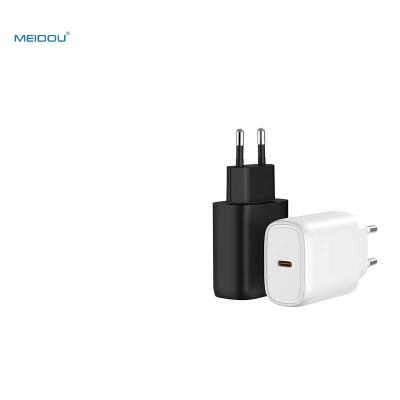 China 60% Charge in 30 Minutes Travel 100-240V PD 30W USB-C Essential Durable Safe Single Connector Suitable for IOS Android Samsang Phone Charger for sale