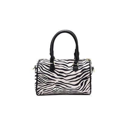 China 2021 New Fashion Fashion Leopard Plaid Cross - Copy Body Bag Leopard Tote Bag Shoulder Velvet Bag for sale