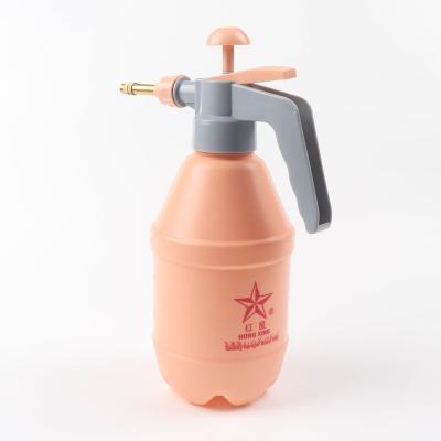 China High Efficient Wholesale Direct Supply 1.5L Pressure Plastic Industrial Chemical Sprayer With Nozzle For Watering for sale