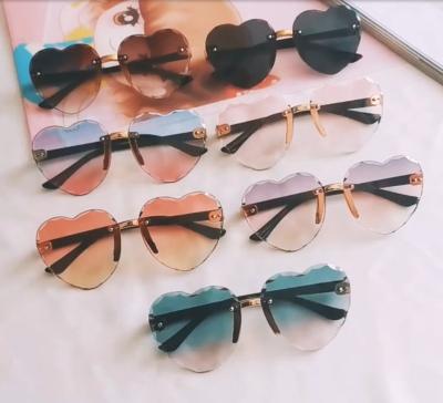 China 2021 Newest Fashion Toddler Sun Glass Kids Shading Heart Frameless Rimless Sunglasses For Kids Baby Boys for sale