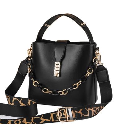 China 2022 New Tide Fashion Bag Fully Match Large Capacity Shoulder Bag Large Capacity Bucket Lady Bags Handbags Fashion Leather Female for sale