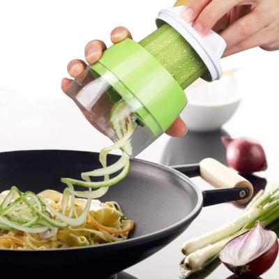 China Viable CL165 3 in 1 Portable Vegetable Hand Held Instrument Spiral Vegetable Spaghetti Pasta Spiralizer Peeler Slicer Vegetable Slicer for sale