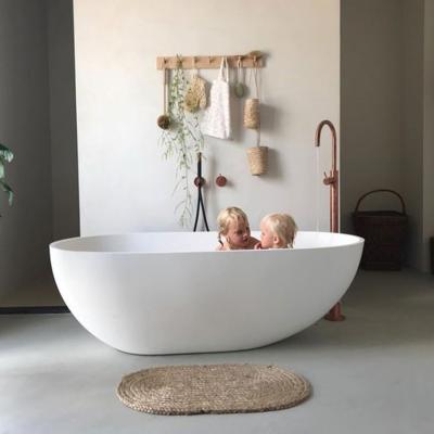 China Matt Surface 12mm White Acrylic Bathtub Popular Thickness Bathtub Eco - Friendly For Dubai for sale