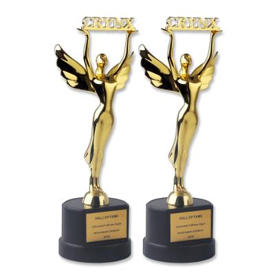 China Custom Gift Gold Plating Metal Award Trophy Europe Logo Metal Trophy For Souvenir With Wooden Base for sale