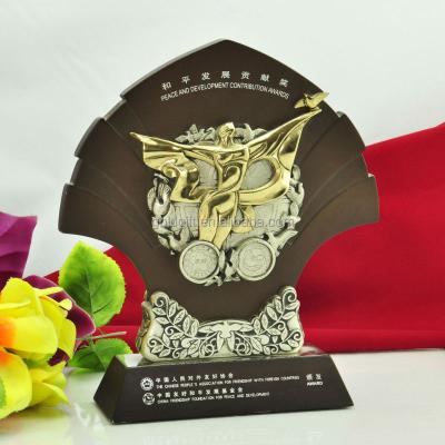 China New Europe design 3d wooden plaques attributes with unique metal design for sale