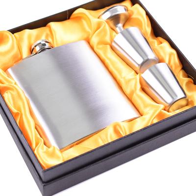 China 1 Set Contemporary Portable Stainless Steel Pocket Hip Flask Gift Set Flag Hip Flask With Drinks Cup for sale