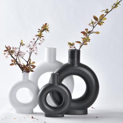 China Ware Ceramic Vases Wholesale in Home Decor Nordic Flower Designer Art Porcelain Ceramic Vase for sale