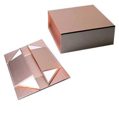 China Recyclable Wholesale Cardboard Packaging Designing Luxury Large Folding Paper Gift Box for sale