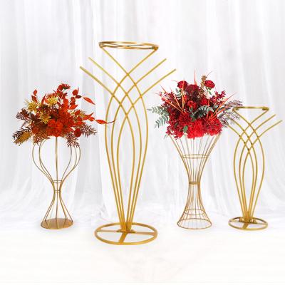 China Unique Romantic Hot Sale Flower Ball Stand Trumpet Vase Table Centerpieces For Wedding Decoration Centerpiece for sale