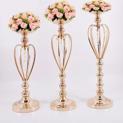 China Crystal Wedding Flower Stands Wedding Props Flower Road Lead Iron Flower Vase Holder Wedding Table Centerpieces Decoration Event Party Stage Decor for sale